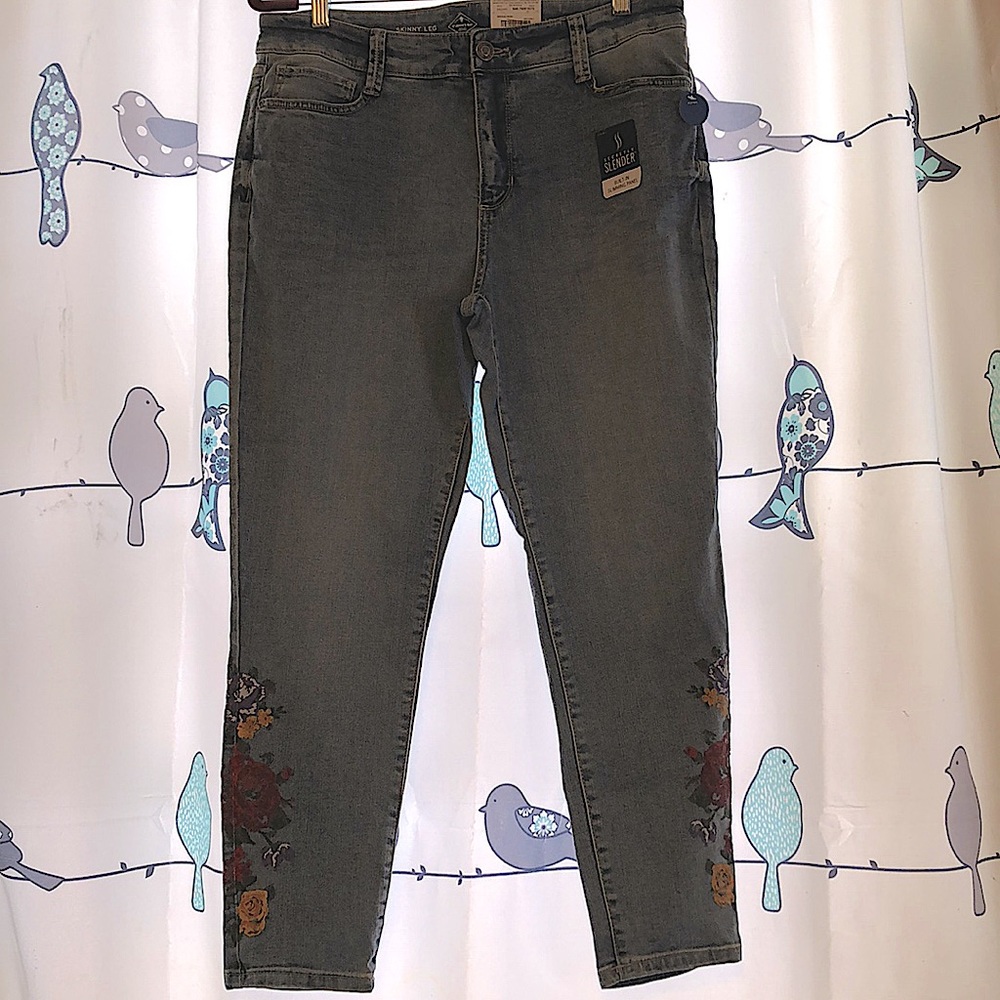 NWT Skinny Floral Ankle Jeans